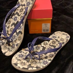 Kate Spade size 10 ladies flip flops. Navy. W/gold